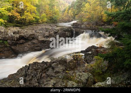 Wasserfall am Linn of Tummel, Pitlochry, Perthshire, Schottland, Großbritannien Stockfoto