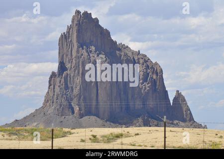 Ein atemberaubender Blick auf Ship Rock in New Mexico Stockfoto