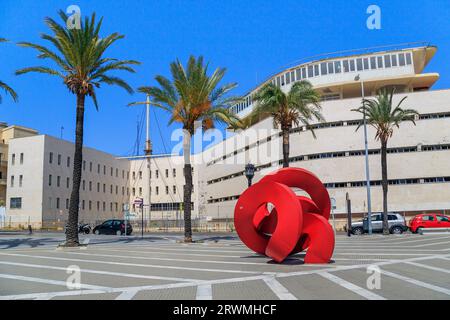 CADIZ, SPANIEN - 22. MAI 2017: Dies ist ein modernes Gebäude des zukünftigen Museums des Meeres. Stockfoto