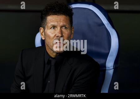 Rom, Italien. September 2023. Atletico Madrids argentinischer Trainer Diego Simeone schaut während des UEFA Champions League-Spiels SS Lazio gegen Atletico Madrid am 19. September 2023 im Olimpico-Stadion in Rom. Quelle: Unabhängige Fotoagentur/Alamy Live News Stockfoto