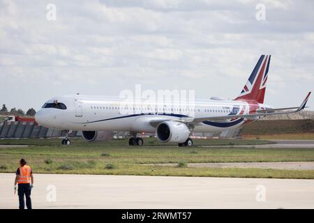 Orly, Frankreich. September 2023. Flugzeug Großbritannien König Karl III. Ankunft am Flughafen Orly am 20. September 2023, am ersten Tag eines Staatsbesuchs in Frankreich. Großbritannien König Karl III. Und seine Frau Königin Camilla sind auf einem dreitägigen Staatsbesuch in Frankreich. Foto: Raphael Lafargue/ABACAPRESS.COM Credit: Abaca Press/Alamy Live News Stockfoto