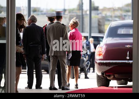 Orly, Frankreich. September 2023. Die französische Premierministerin Elisabeth wurde nach der Ankunft des englischen Königs am Flughafen Orly am 20. September 2023 am ersten Tag eines Staatsbesuchs in Frankreich geboren. Großbritannien König Karl III. Und seine Frau Königin Camilla sind auf einem dreitägigen Staatsbesuch in Frankreich. Foto: Raphael Lafargue/ABACAPRESS.COM Credit: Abaca Press/Alamy Live News Stockfoto