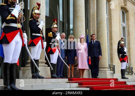 (Von links nach rechts) König Karl III., Brigitte Macron, Königin Camilla und französischer Präsident Emmanuel Macron, im Elysee-Palast, Paris, zu einem Treffen während des Staatsbesuchs in Frankreich. Bilddatum: Mittwoch, 20. September 2023. Stockfoto