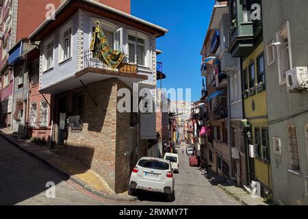 Istanbul, Türkei. 25. Mai 2021. Eine der Straßen des berühmten Balat-Viertels in Istanbul. (Foto: Oleksii Chumachenko/SOPA Images/SIPA USA) Credit: SIPA USA/Alamy Live News Stockfoto