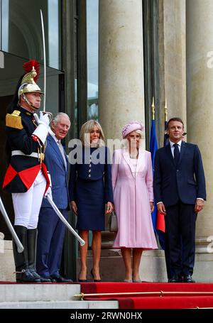 (Von links nach rechts) König Karl III., Brigitte Macron, Königin Camilla und französischer Präsident Emmanuel Macron, im Elysee-Palast, Paris, zu einem Treffen während des Staatsbesuchs in Frankreich. Bilddatum: Mittwoch, 20. September 2023. Stockfoto