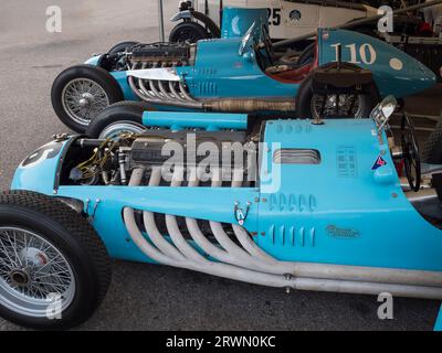 Ein Paar von 1948 Talbot Lago Typ 26C im Fahrerlager des Goodwood Revival, West Sussex UK Stockfoto