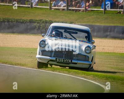 Ford Zephyr im St Mary's Trophy-Rennen beim Goodwood Revival, West Sussex UK Stockfoto