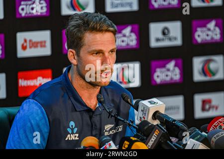 Dhaka, Bangladesch. September 2023. Der neuseeländische Kapitän Lockie Ferguson nimmt an einer Pressekonferenz im Sher-E-Bangla National Cricket Stadium in Dhaka Teil, bevor es ihr erstes eintägiges internationales (ODI) Cricket-Spiel gegen Bangladesch gibt. Quelle: SOPA Images Limited/Alamy Live News Stockfoto