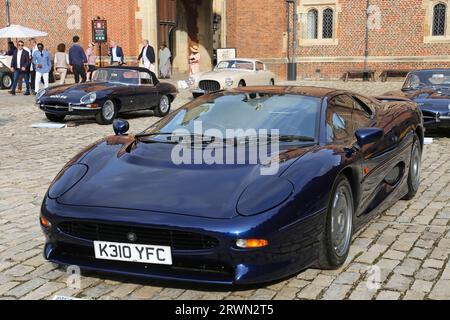 Jaguar XJ220 (1993), Gooding Classic Car Auction, Hampton Court Palace, London, Großbritannien, Europa Stockfoto