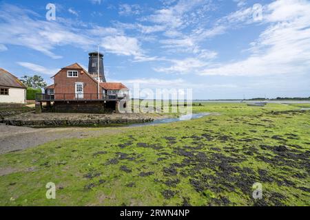 The Old Mill, Langstone Quay, Chichester Harbour on the Solent, Hampshire, Südengland, Großbritannien Stockfoto