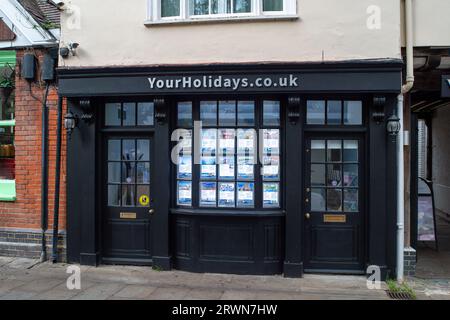 Windsor, Berkshire, Großbritannien. September 2023. In Windsor, Berkshire, wurde ein neues Reisebüro mit dem Namen Your Holidays eröffnet. Kredit: Maureen McLean/Alamy Stockfoto