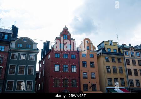 Schweden, traditionelles imposantes, farbenfrohes Gebäude am Grand Square, Stortorget, der älteste öffentliche Platz in der Altstadt von Stockholm Gamla Stan. Oberer Teil Stockfoto