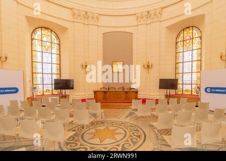 Montpellier, Frankreich - 16. September 2023: Tagungsraum in der Industrie- und Handelskammer Montpellier, Frankreich. Stockfoto