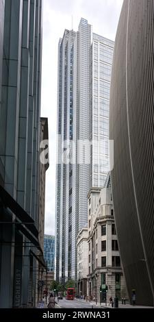 Salesforce (früher Heron) Tower, 110 Bishopsgate, ein kommerzieller Wolkenkratzer im Finanzdistrikt City of London, England. Stockfoto