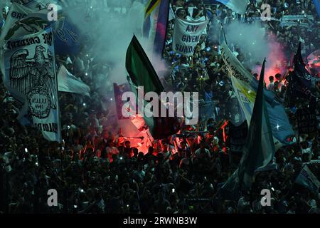 Rom, Latium. September 2023. Lazio-Fans während des Champions-League-Spiels zwischen Lazio und Atletico Madrid im Olympiastadion, Italien, 19. September 2023. Photographer01 Credit: Independent Photo Agency/Alamy Live News Stockfoto