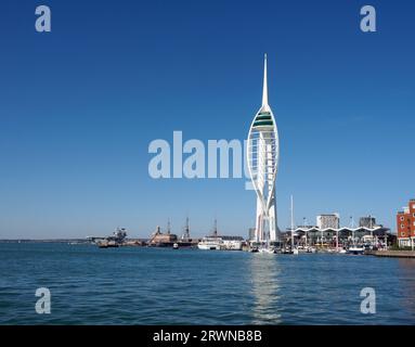 Portsmouth Harbour, Gunwharfe Quays, Marinehafen und Spinnaker Tower Stockfoto