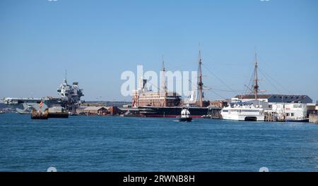 HMNB Portsmouth vom Punkt aus gesehen Stockfoto