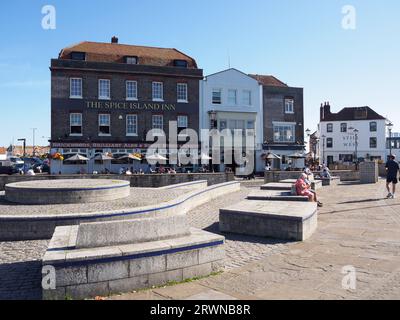 The Spice Island und still and West Public Houses am Portsmouth Point Stockfoto