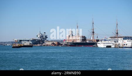 HMNB Portsmouth vom Punkt aus gesehen Stockfoto