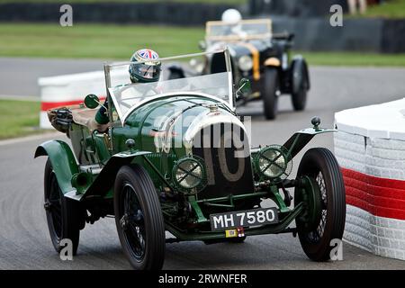 1925 Bentley 3 Liter Le Mans gefahren von William Medcalf im Rudge-Whitworth Cup beim Goodwood Revival Meeting am 8. September 2023 in Chichester, England Stockfoto