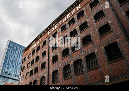 Altes Eisenbahnlager im Zentrum der Stadt Manchester im Nordwesten Englands. Stockfoto