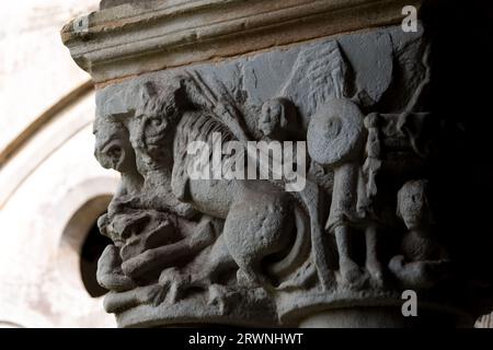 antiguo claustro de la Colegiata de Santillana del Mar Stockfoto