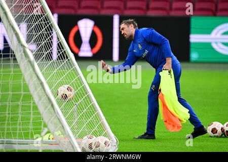 AMSTERDAM - Interimstrainer Jacques Abardonado von Olympique Marseille während des Trainings für das Gruppenspiel in der Europa League gegen Ajax. Das Amsterdamer Team erhält den französischen Verein in der Johan Cruijff Arena. ANP OLAF KRAAK Stockfoto