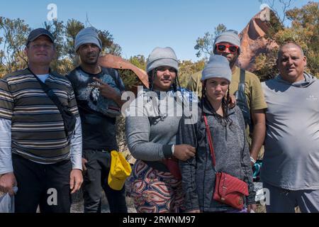 San Diego, USA. September 2023. Sechs Freunde aus Kuba warten zusammen auf ihre Asylanträge in der Wüste bei Jacumba im San Diego County im Fernen Osten, 19. September 2023. (Matthew Bowler/KPBS/SIPA USA) **KEINE VERKÄUFE IN SAN DIEGO-SAN DIEGO OUT** Kredit: SIPA USA/Alamy Live News Stockfoto