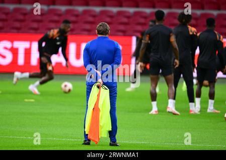 AMSTERDAM - Interimstrainer Jacques Abardonado von Olympique Marseille während des Trainings für das Gruppenspiel in der Europa League gegen Ajax. Das Amsterdamer Team erhält den französischen Verein in der Johan Cruijff Arena. ANP OLAF KRAAK Stockfoto