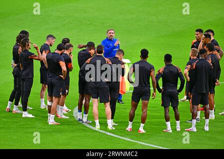 AMSTERDAM - Interimstrainer Jacques Abardonado von Olympique Marseille während des Trainings für das Gruppenspiel in der Europa League gegen Ajax. Das Amsterdamer Team erhält den französischen Verein in der Johan Cruijff Arena. ANP OLAF KRAAK Stockfoto