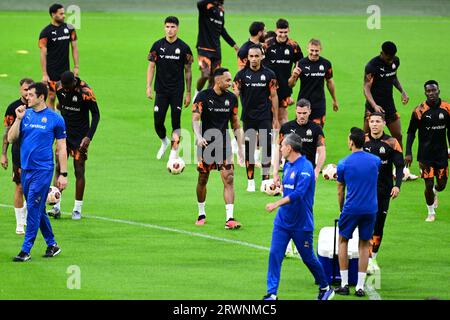 AMSTERDAM - Olympique Marseille trainiert für das Gruppenspiel in der Europa League gegen Ajax. Das Amsterdamer Team erhält den französischen Verein in der Johan Cruijff Arena. ANP OLAF KRAAK Stockfoto