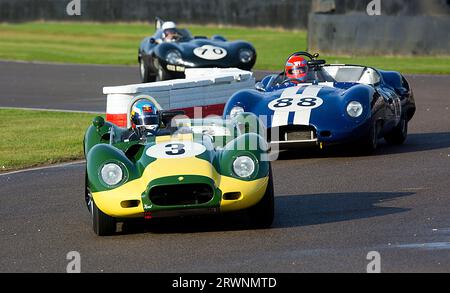 1959 Lister-Jaguar „Knobbly“ von Adrian Newey im Sussex Trophy-Rennen beim Goodwood Revival Meeting am 10. September 2023 in Chichester, England. Stockfoto