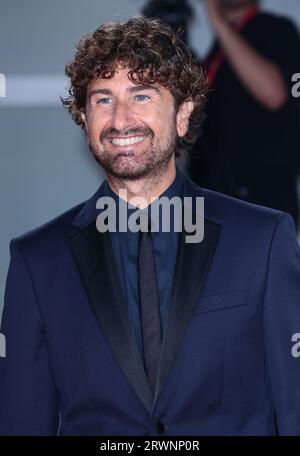 VENEDIG, ITALIEN - 3. SEPTEMBER: Alessandro Siani nimmt an einem roten Teppich für den Film Italy Best Movie Award 2023 beim 80. Filmfestival in Venedig Teil Stockfoto