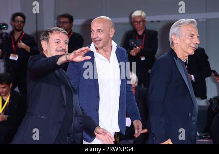 VENEDIG, ITALIEN - 3. SEPTEMBER: Giacomo Poretti, Aldo Baglio und Giovanni Storti nehmen an einem roten Teppich für den Filming Italy Best Movie Award 2023 Teil Stockfoto