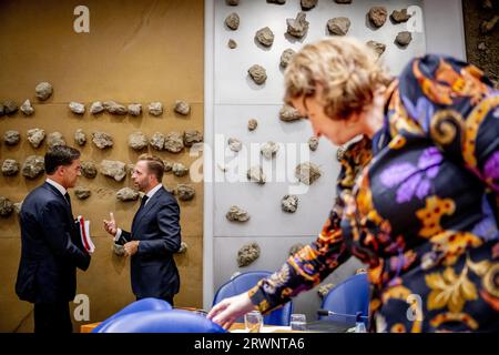 DEN HAAG - DER ausscheidende Premierminister Mark Rutte und Hugo de Jonge am ersten Tag der Allgemeinen politischen Überlegungen. ANP ROBIN UTRECHT niederlande aus - belgien aus Stockfoto