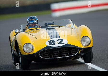 1957 Ferrari 500 TRC von James Cottingham beim Freddie March Memorial Trophy Rennen beim Goodwood Revival Meeting am 8. September 2023 in Chichester, Engla Stockfoto