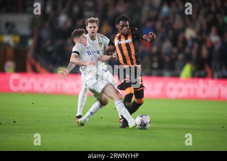 Kingston upon Hull, Großbritannien. September 2023. *** Während des Spiels der EFL Sky Bet Championship zwischen Hull City und Leeds United im KCOM Stadium, Kingston upon Hull, England am 20. September 2023. Foto von Simon Hall. Nur redaktionelle Verwendung, Lizenz für kommerzielle Nutzung erforderlich. Keine Verwendung bei Wetten, Spielen oder Veröffentlichungen eines einzelnen Vereins/einer Liga/eines einzelnen Spielers. Credit: UK Sports Pics Ltd/Alamy Live News Stockfoto