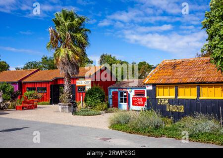 Farbenfrohe Holzhütten in L'Ile d'Oléron Stockfoto