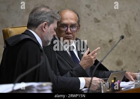 DF - BRASILIA - 09/20/2023 - BRASILIA, URTEIL DER MARCO TEMPORAL STF - Richter Gilmar Mendes nimmt an einer Sitzung des Bundesgerichts Teil, um die Verfassungsmäßigkeit von Gesetzen zu bewerten, die die Fähigkeit indigener Völker einschränken, Schutzstatus für angestammte Länder zu erlangen, in Brasilia, Brasilien, am 20. September 2023. Foto: Mateus Bonomi/AGIF Stockfoto