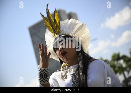 DF - BRASILIA - 09/20/2023 - BRASILIA, URTEIL VON MARCO TEMPORAL - Bundesvertreterin Celia Xakriaba bei der Sitzung des Bundesgerichts zur Bewertung der Verfassungsmäßigkeit von Gesetzen, die die Fähigkeit indigener Völker einschränken, Statusschutz für angestammte Länder zu erlangen, in Brasilia, Brasilien, am 30. August 2023. Foto: Mateus Bonomi/AGIF Stockfoto