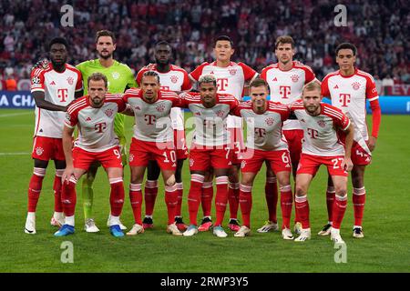 Bayern München Startaufstellung – Front Row; Harry Kane, Leroy Sane, Serge Gnabry, Joshua Kimmich und Konrad Laimer. Back Row; Alphonso Davies, Sven Ulreich, Dayot Upamecano, Min-Jae Kim, Leon Goretzka und Jamal Musiala während des Spiels der UEFA Champions League Gruppe A in der Allianz Arena in München. Bilddatum: Mittwoch, 20. September 2023. Stockfoto