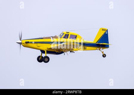 Aerotech Australasia Air Tractor AT-802A (Reg.: VH-ZBI) durchquert Malta in einer Vierergruppe von Bordeaux. Stockfoto