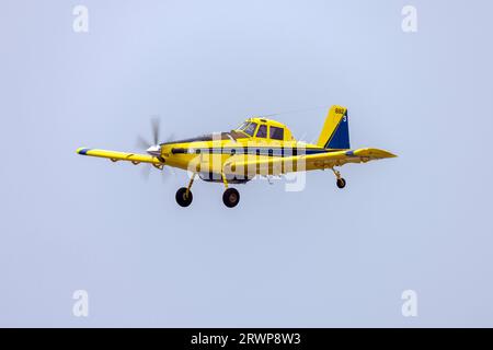 Aerotech Australasia Air Tractor AT-802A (Reg.: VH-ZBI) durchquert Malta in einer Vierergruppe von Bordeaux. Stockfoto