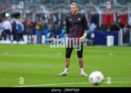 Mailand, Italien. September 2023. Loris Karius vom Newcastle United FC erwärmt sich während der Gruppenphase der UEFA Champions League 2023/24 - des Fußballspiels der Gruppe F zwischen dem AC Mailand und dem Newcastle United FC im San Siro Stadium, Mailand, Italien am 19. September 2023 Stockfoto