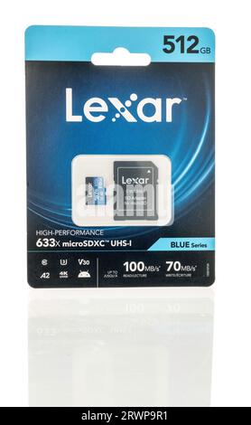 Winneconne, WI - 10. September 2023: Ein Paket von Lexar Blue-Speicherkarten auf einem isolierten Hintergrund Stockfoto