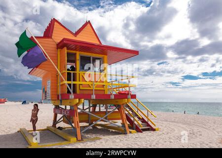 MIAMI BEACH LIFEGUARD TOWER, 8th Street, Ocean Drive, Miami Beach: Art déco-Viertel South Beach, erbaut Mitte der 1990er Jahre nach Hurrikan Andrew Stockfoto