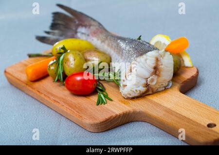 Kabeljau im rustikalen Stil gebacken Stockfoto