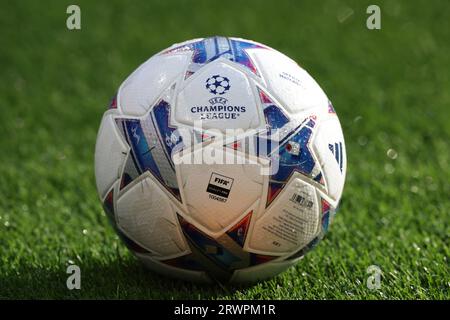 Mailand, Italien, 19. September 2023. Ein offizieller Matchball der Adidas UEFA Champions League während des Aufwärmvorgangs vor dem UEFA Champions League-Spiel in Giuseppe Meazza, Mailand. Auf dem Bild sollte stehen: Jonathan Moscrop / Sportimage Stockfoto