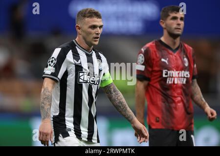 Mailand, Italien, 19. September 2023. Kieran Trippier von Newcastle United und Christian Pulisic vom AC Mailand während des UEFA Champions League-Spiels in Giuseppe Meazza, Mailand. Auf dem Bild sollte stehen: Jonathan Moscrop / Sportimage Stockfoto