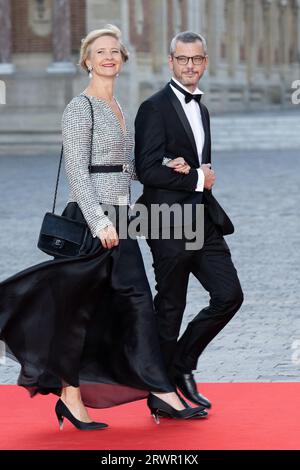 Versailles, Frankreich. März 2023. Sylvie Schirm und Alexis Kohler erreichen das Schloss von Versailles vor dem Staatsessen zu Ehren von König Karl III. Und Königin Camilla im Spiegelsaal des Schlosses von Versailles am 20. September 2023 in Versailles, Frankreich. Foto: David Niviere/ABACAPRESS.COM Abaca Press/Alamy Live News Stockfoto